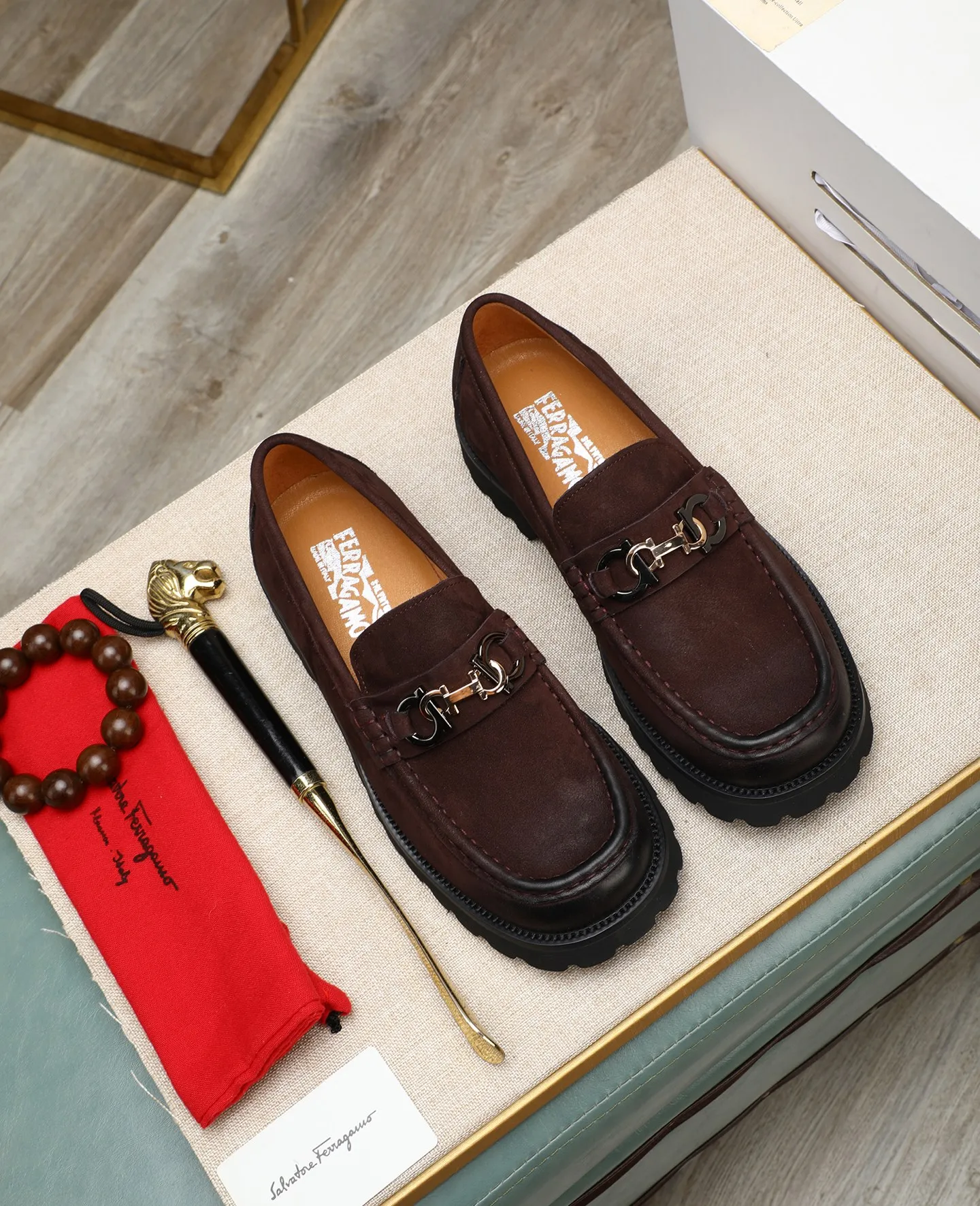 Men's shoes 💰520 📛📛Salvatore Ferragamo high-end (Salvatore Ferragamo) is the world's top luxury footwear brand. It comes from the fashion kingdom of Italy. It is famous all over the world for its traditional handmade design and novel styles... 🚶🏻🚶🏻New suit shoes are available simultaneously at the counter. This model is purely handmade. The fabric is imported Italian calfskin ➕Soft water-dyed cowhide lining Original authentic outsole🌀🌀Size: 38➖44.